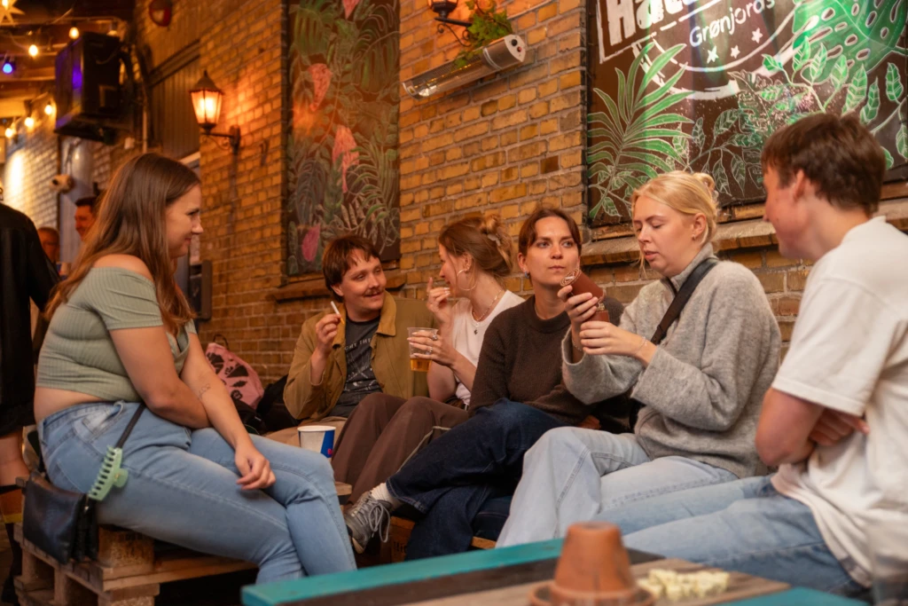 mennsker-hygge-på-hatten